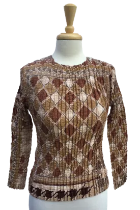 36 Long-sleeve crinkle top with diamond print.  Made in France